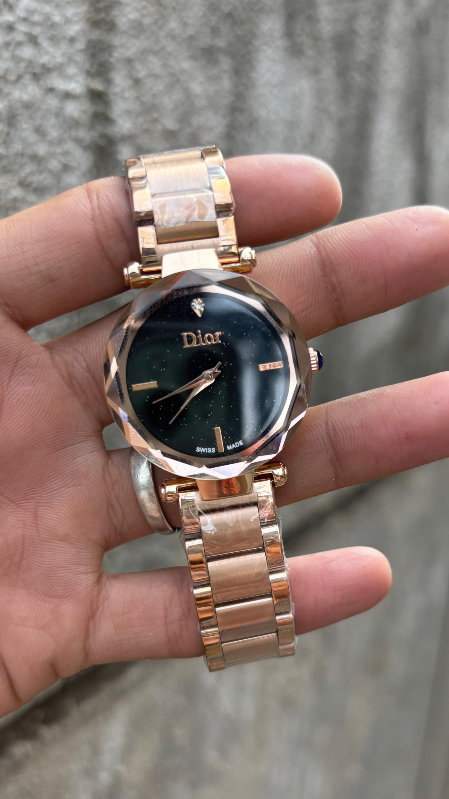 Dior Diamond Cut Black Dial Metal Belt Women's Watch