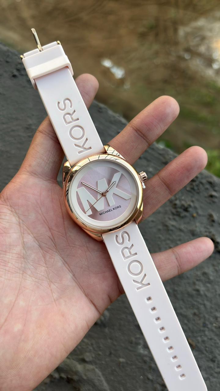 Michael kors Round LIght Pink Watch